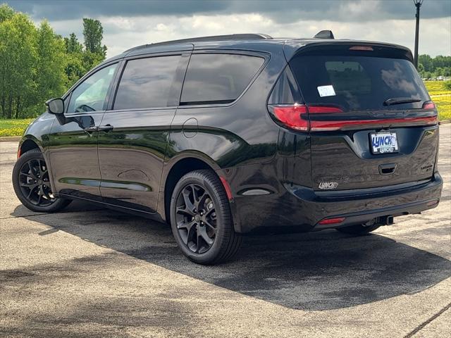 2027 Chrysler Pacifica Limited