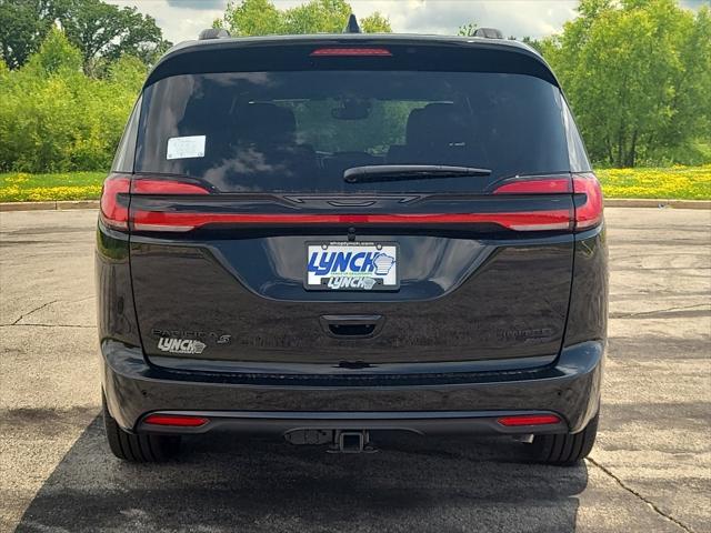 2027 Chrysler Pacifica Limited