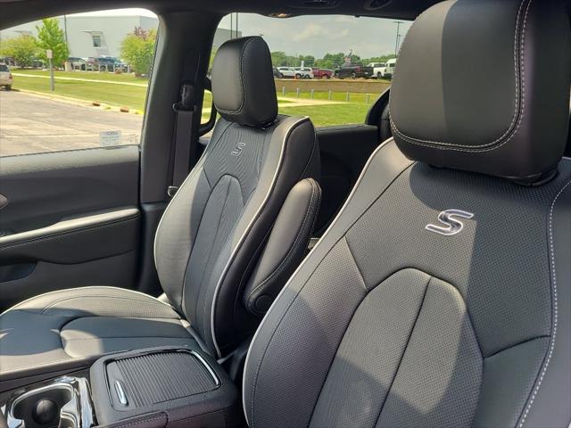 2027 Chrysler Pacifica Limited