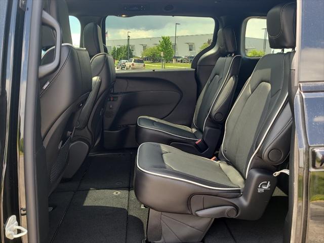 2027 Chrysler Pacifica Limited