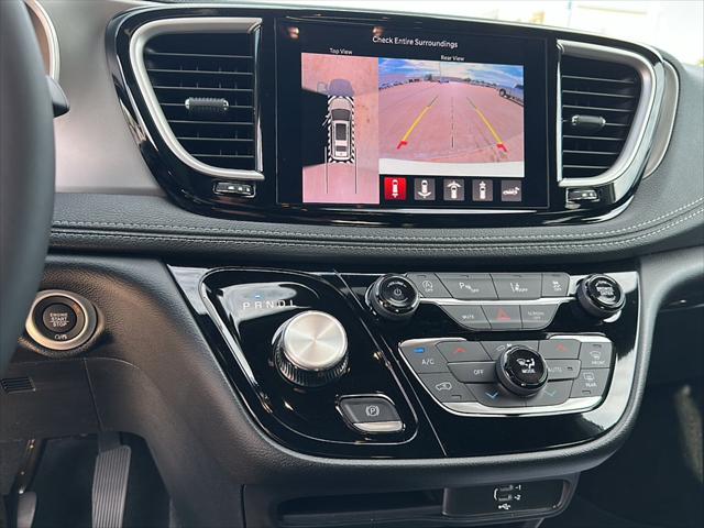 2027 Chrysler Pacifica Select