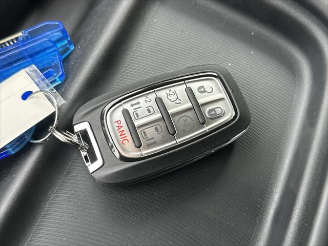 2027 Chrysler Pacifica PACIFICA SELECT AWD