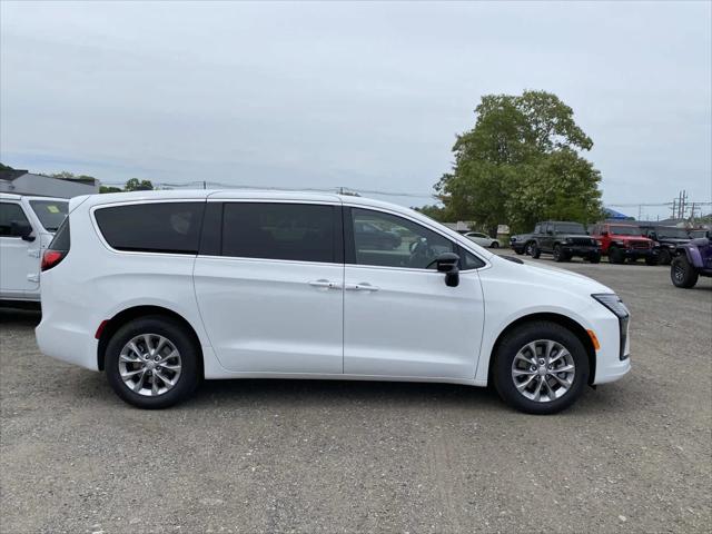 2027 Chrysler Pacifica PACIFICA SELECT AWD