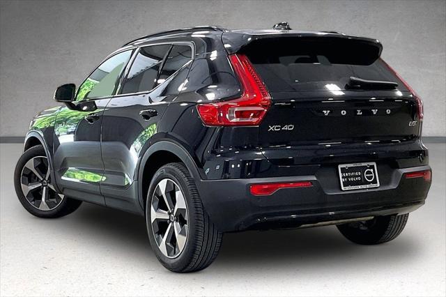 2023 Volvo XC40 B5 Plus Dark Theme