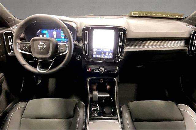 2023 Volvo XC40 B5 Plus Dark Theme
