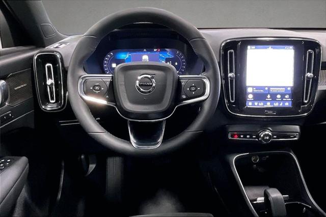 2023 Volvo XC40 B5 Plus Dark Theme