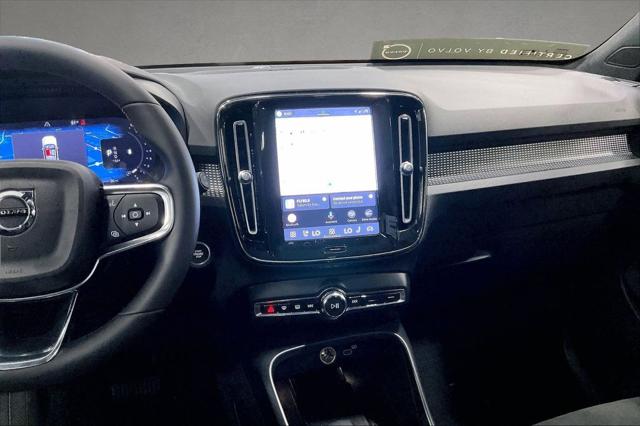 2023 Volvo XC40 B5 Plus Dark Theme