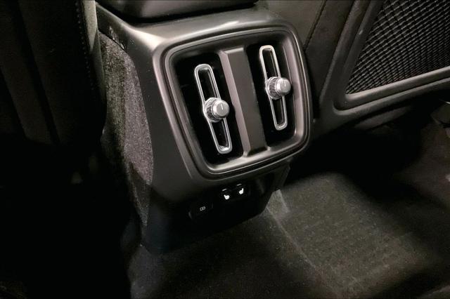 2023 Volvo XC40 B5 Plus Dark Theme