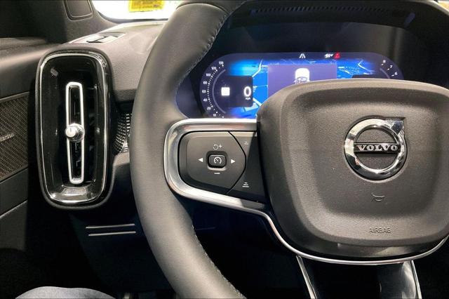 2023 Volvo XC40 B5 Plus Dark Theme