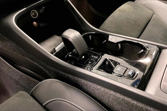 2023 Volvo XC40 B5 Plus Dark Theme