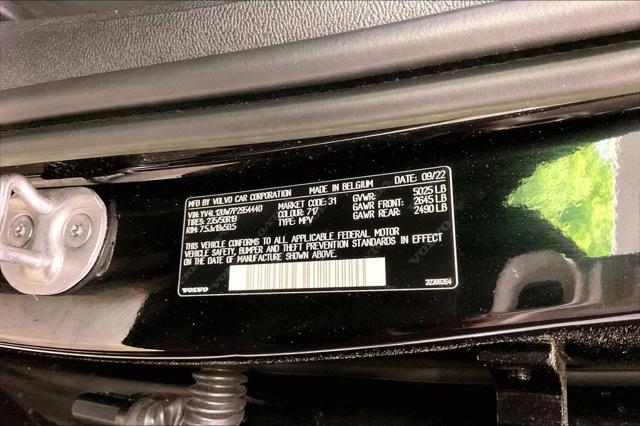 2023 Volvo XC40 B5 Plus Dark Theme