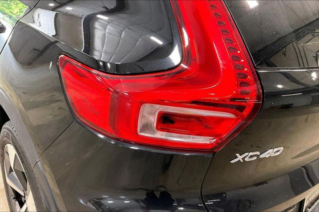 2023 Volvo XC40 B5 Plus Dark Theme