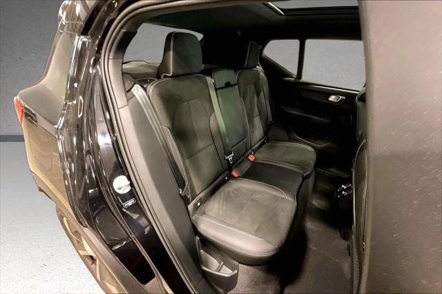 2023 Volvo XC40 B5 Plus Dark Theme