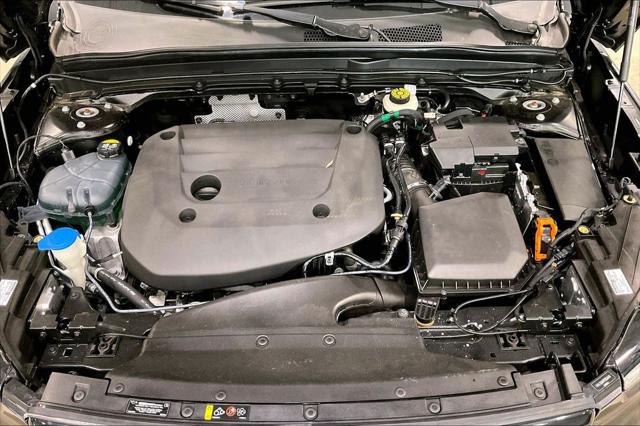 2023 Volvo XC40 B5 Plus Dark Theme