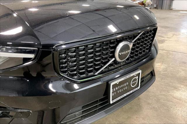 2023 Volvo XC40 B5 Plus Dark Theme