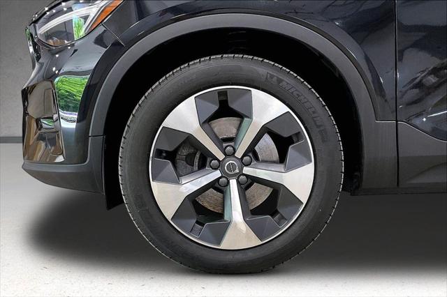 2023 Volvo XC40 B5 Plus Dark Theme