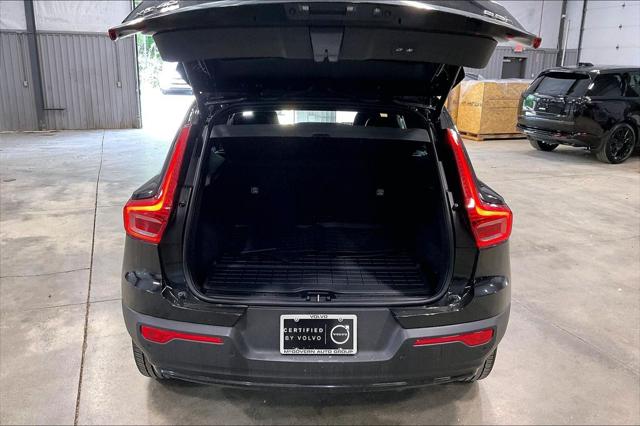 2023 Volvo XC40 B5 Plus Dark Theme