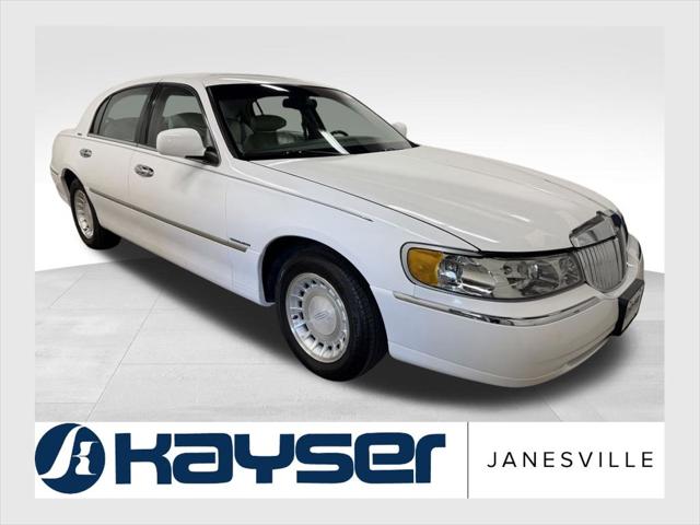 2000 Lincoln Town Car Executive for sale in anesville, WI