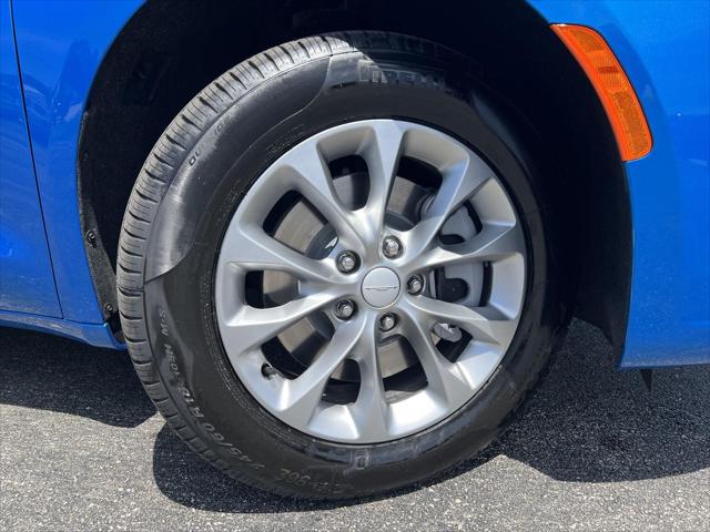 2027 Chrysler Pacifica PACIFICA SELECT AWD