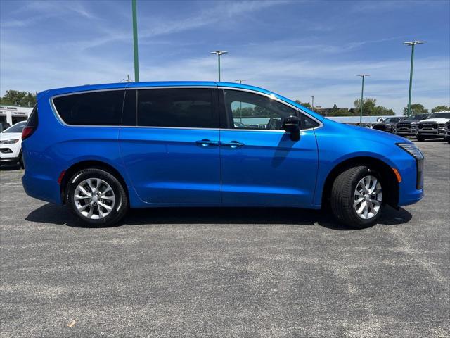 2027 Chrysler Pacifica PACIFICA SELECT AWD