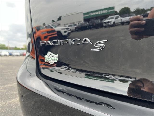 2027 Chrysler Pacifica Limited