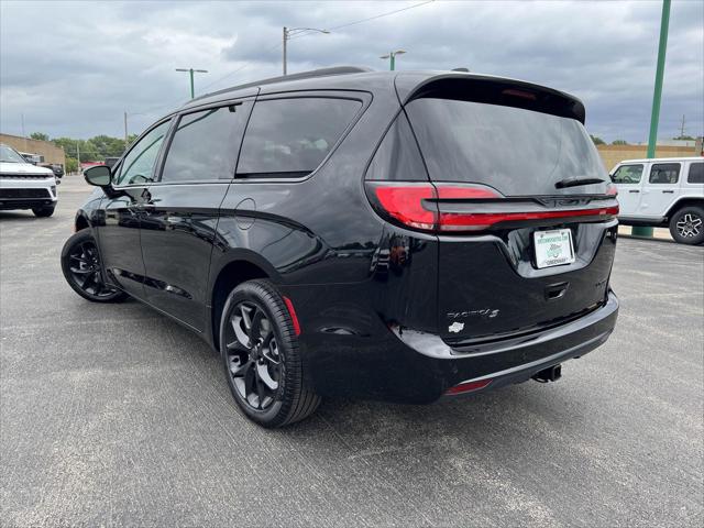 2027 Chrysler Pacifica Limited