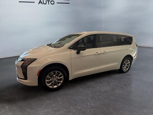 2027 Chrysler Pacifica PACIFICA SELECT AWD