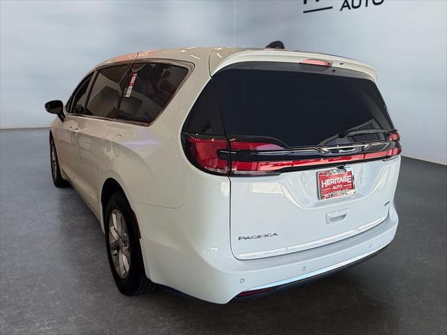 2027 Chrysler Pacifica PACIFICA SELECT AWD