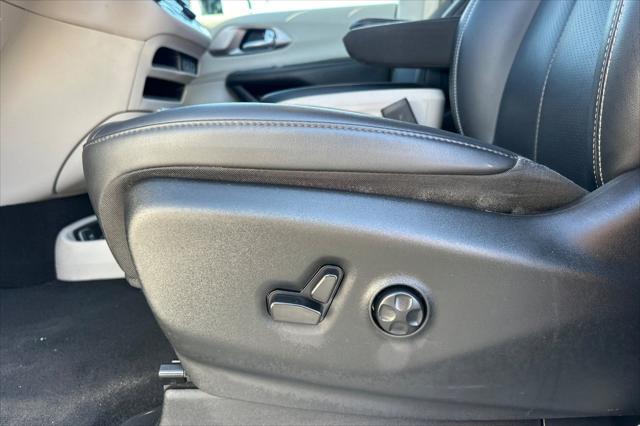 2024 Chrysler Pacifica Hybrid Select