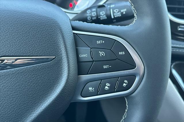 2024 Chrysler Pacifica Hybrid Select