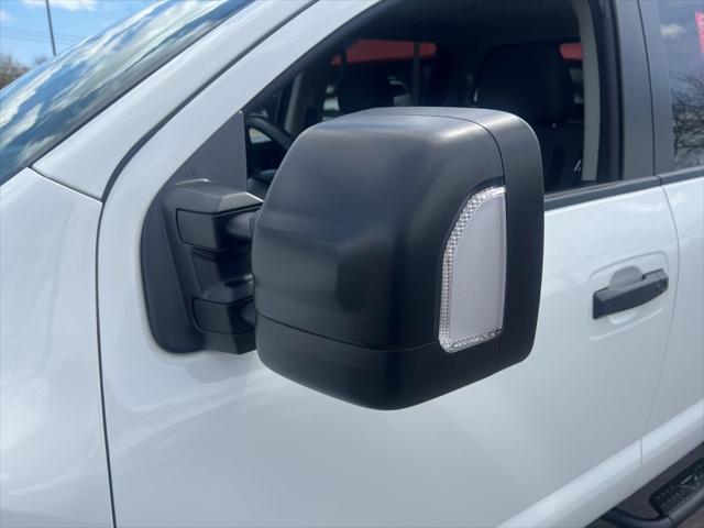 2024 Nissan Titan Crew Cab SV 4x4