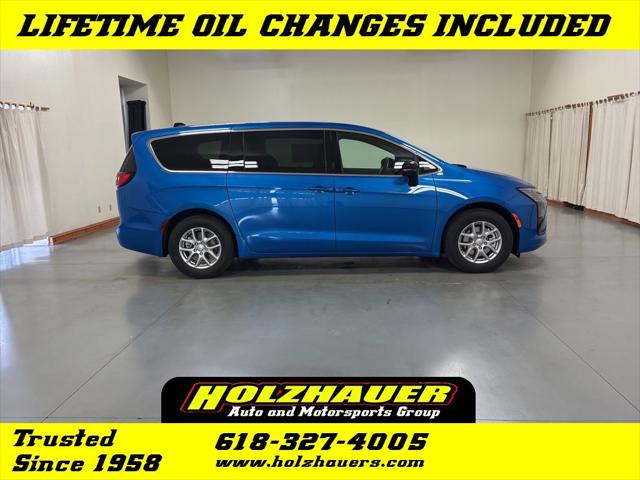 2027 Chrysler Pacifica Select for sale in Nashville, IL