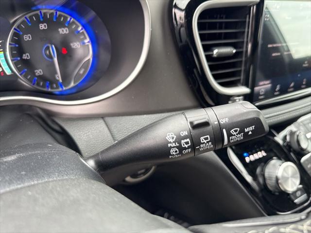 2027 Chrysler Pacifica Select