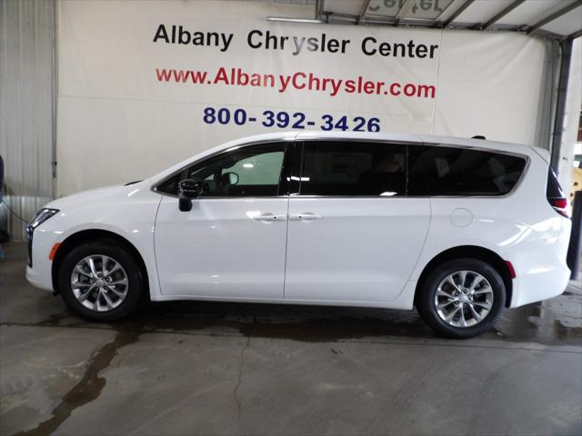 2027 Chrysler Pacifica Select for sale in Albany, MN