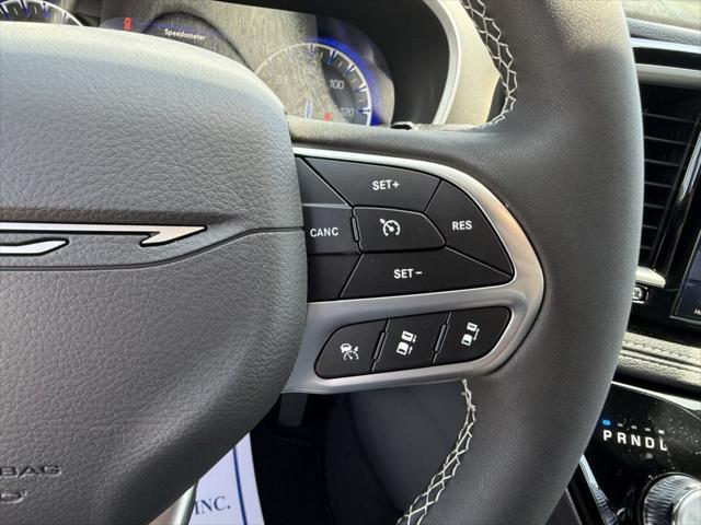 2027 Chrysler Pacifica Select