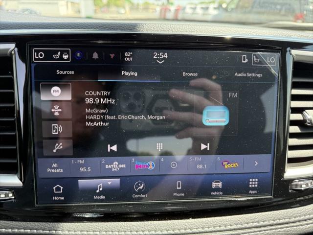 2027 Chrysler Pacifica Select