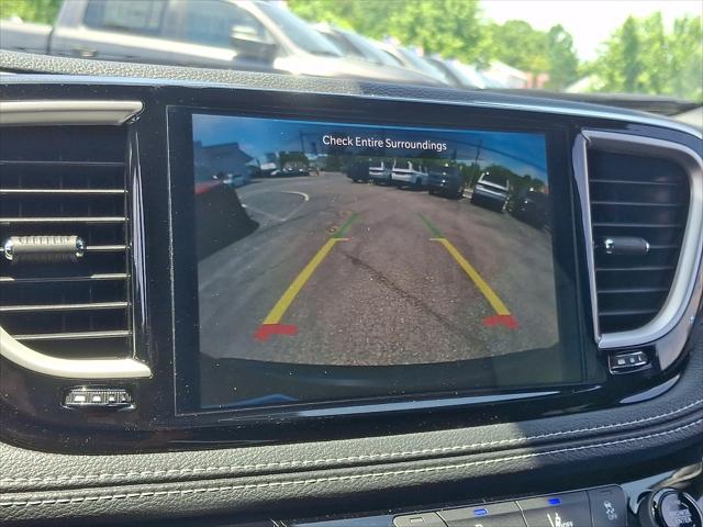 2027 Chrysler Pacifica Select