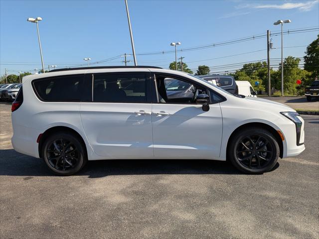 2027 Chrysler Pacifica PACIFICA LIMITED AWD