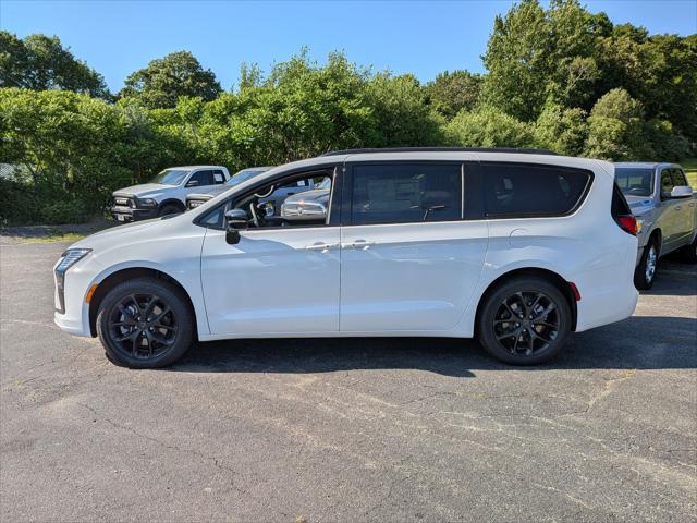 2027 Chrysler Pacifica Limited AWD