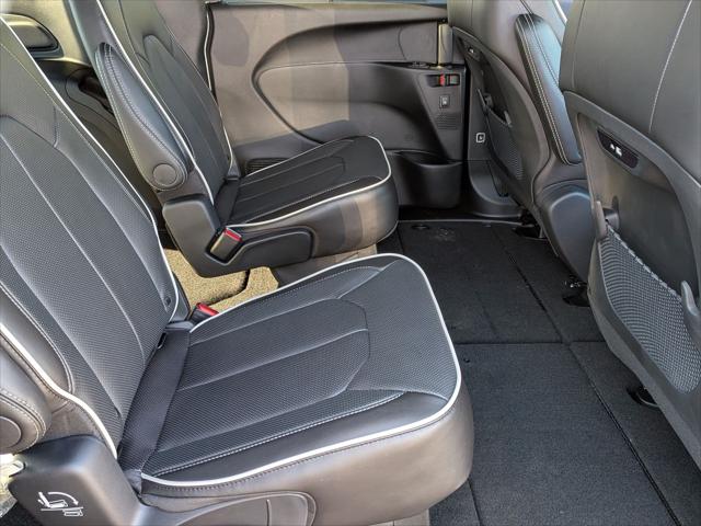 2027 Chrysler Pacifica Limited AWD