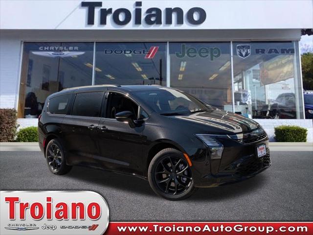 2027 Chrysler Pacifica Limited for sale in Colchester, CT