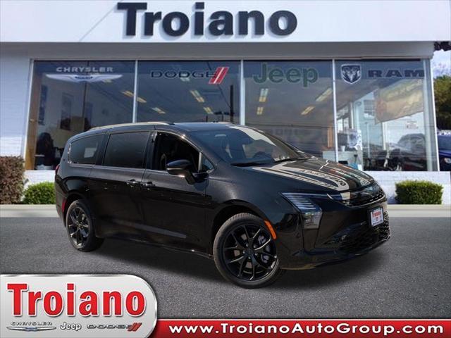 2027 Chrysler Pacifica Limited for sale in Colchester, CT