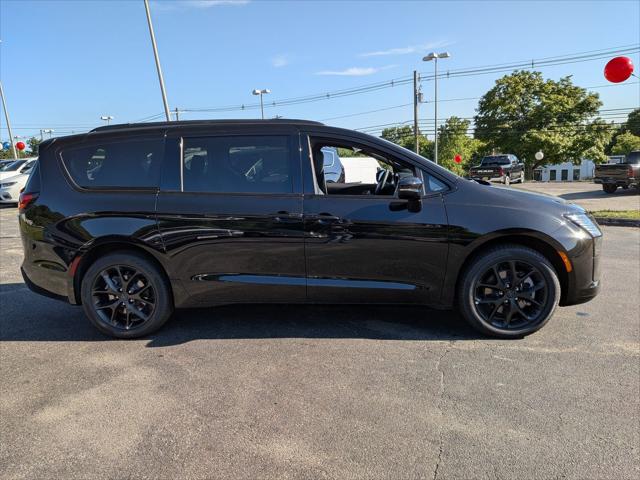 2027 Chrysler Pacifica PACIFICA LIMITED AWD