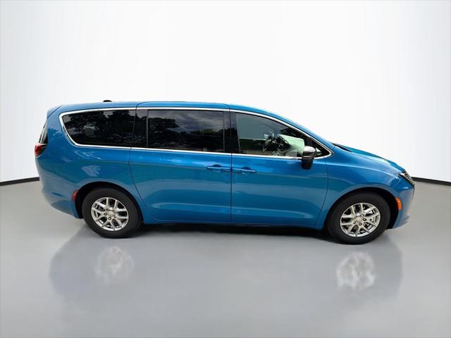 2027 Chrysler Pacifica PACIFICA SELECT
