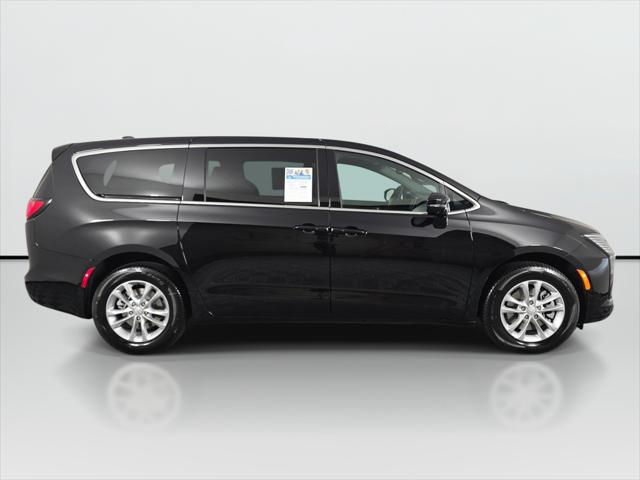2027 Chrysler Pacifica PACIFICA SELECT AWD