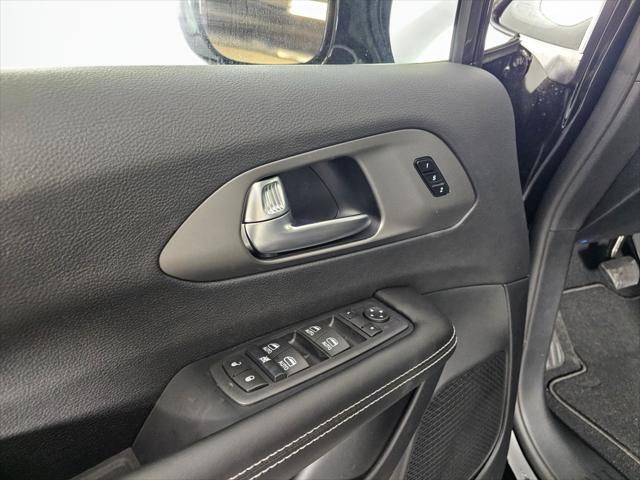 2027 Chrysler Pacifica Select AWD