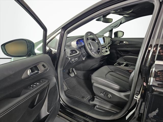 2027 Chrysler Pacifica Select AWD