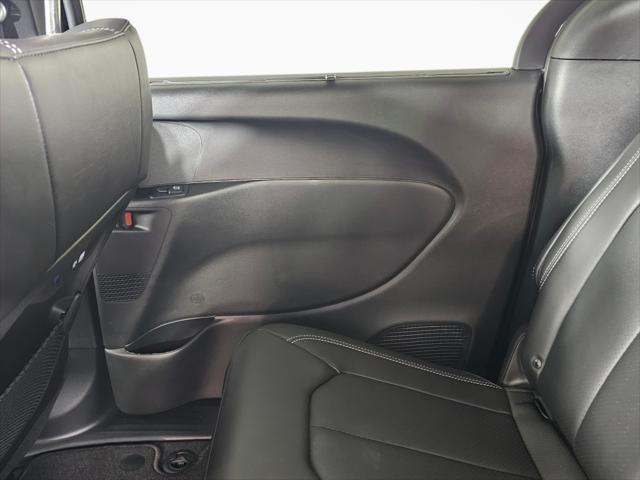 2027 Chrysler Pacifica Select AWD