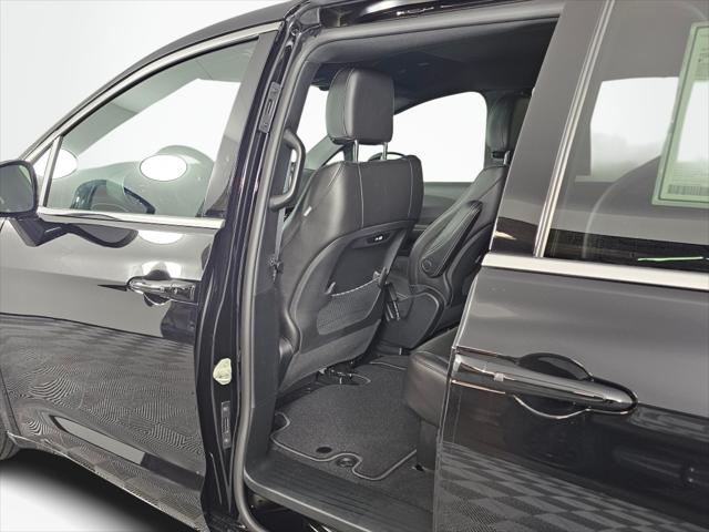 2027 Chrysler Pacifica Select AWD