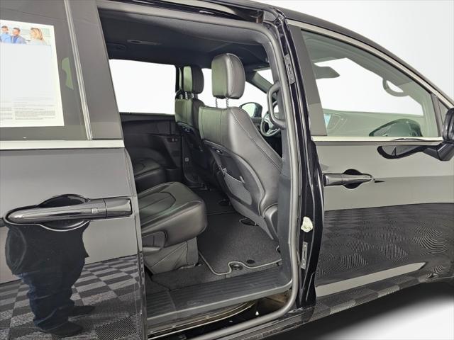 2027 Chrysler Pacifica Select AWD